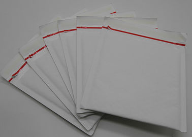 Witte Kraftpapier-Document Postenveloppen, Opgevulde Postende Enveloppenkoerier For Mailing